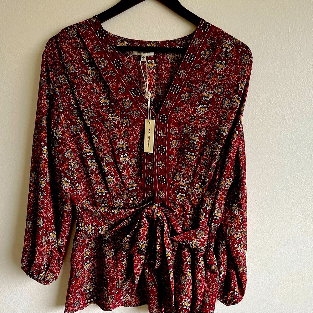 NWT Max blouse. Beautiful and flattering